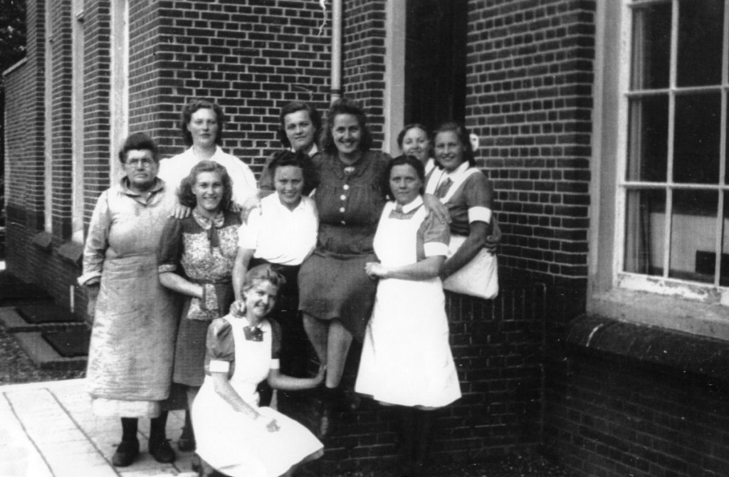 1946.00 - Personeel en patiënten van paviljoen 8 (Groenehagen).