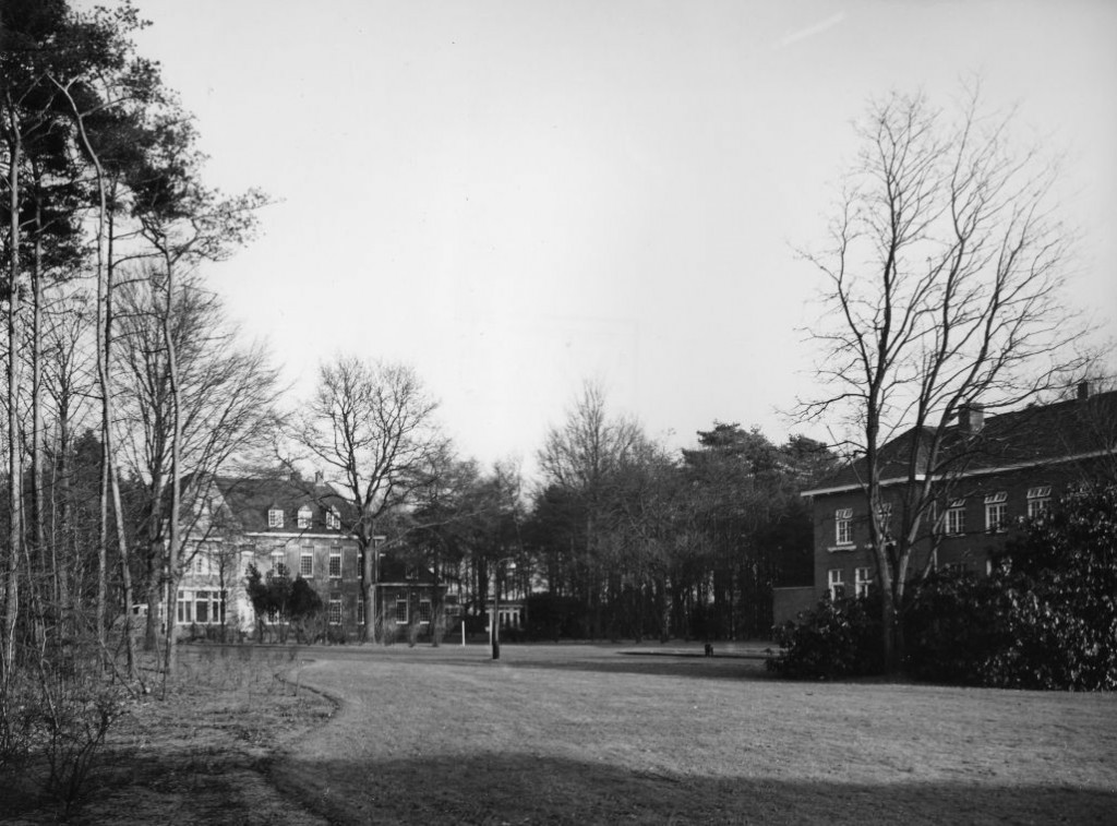 Jaren 60.00 - Links paviljoen 4 (Randwijk) en rechts paviljoen 8 (Groenehagen).